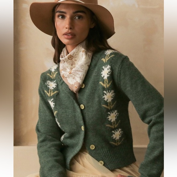 Listicle Sweaters - Lovely Green Embroidered Flower Detailed Button Front Cropped Cardigan